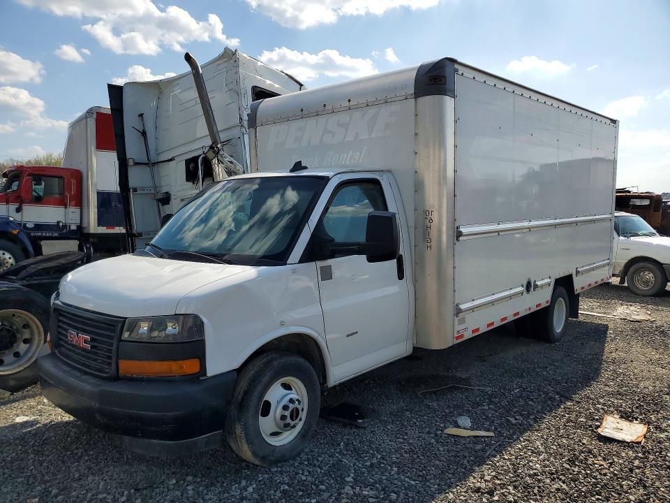 49585136 :رقم المزاد ، 7GZ37TC79NN010400 vin ، 2022 Gmc Savana مزاد بيع