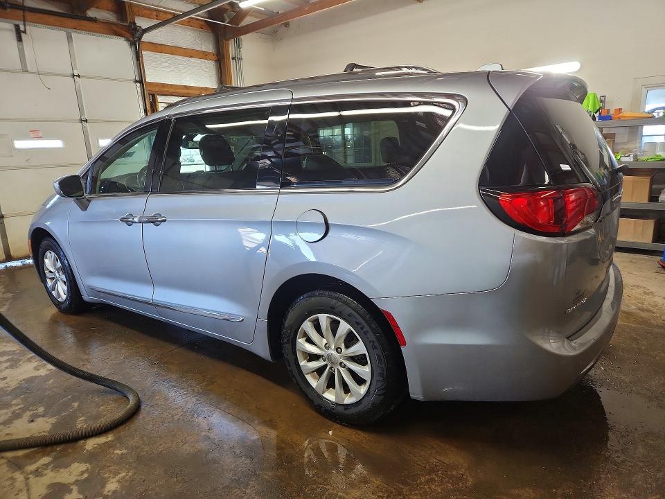 46021126 :رقم المزاد ، 2C4RC1BG1JR236131 vin ، 2018 Chrysler Pacifica مزاد بيع