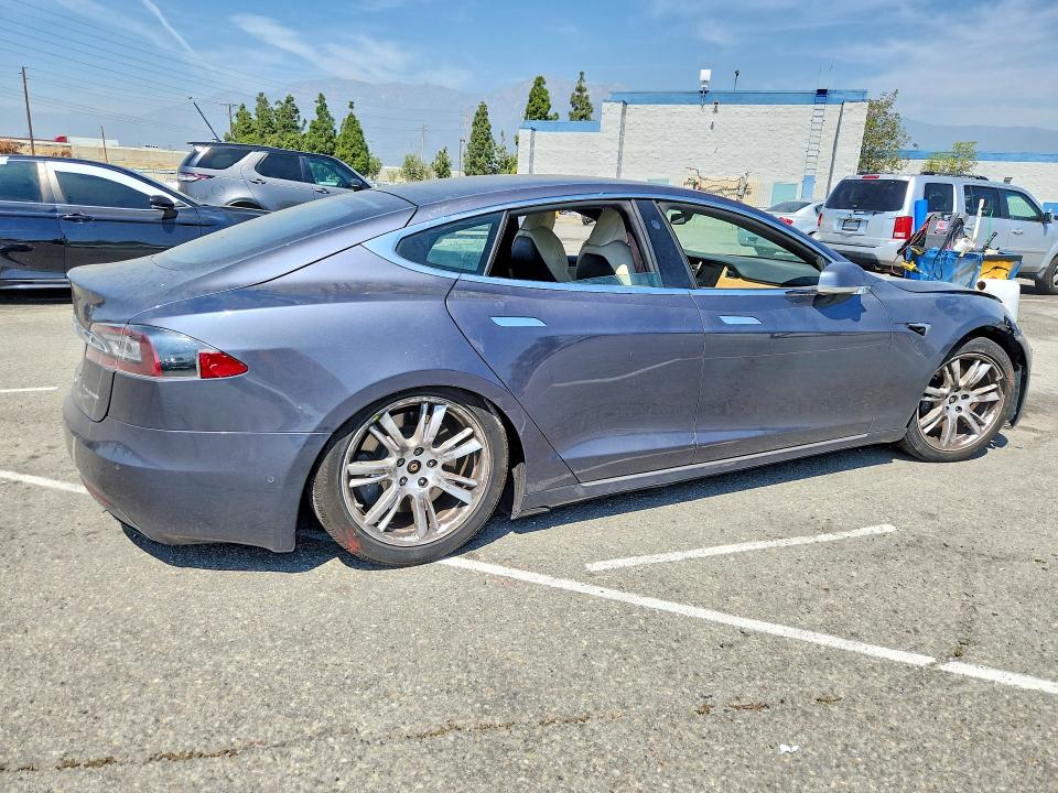 47608396 :رقم المزاد ، 5YJSA1E23LF413896 vin ، 2020 Tesla Model S مزاد بيع