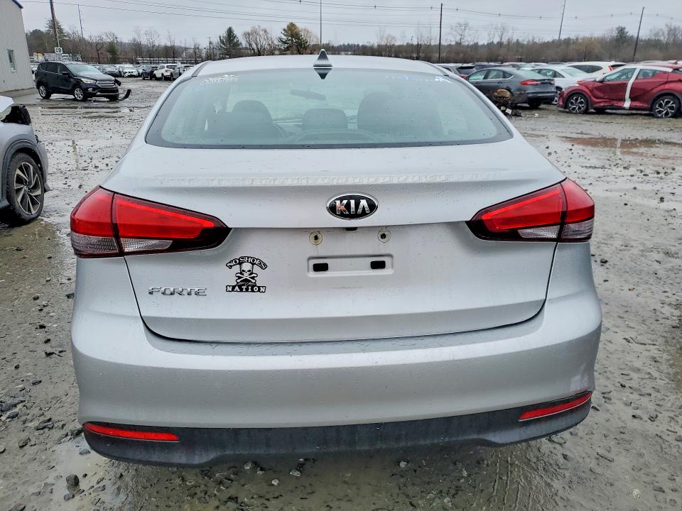 46592576 :رقم المزاد ، 3KPFL4A7XJE172212 vin ، 2018 Kia Forte مزاد بيع