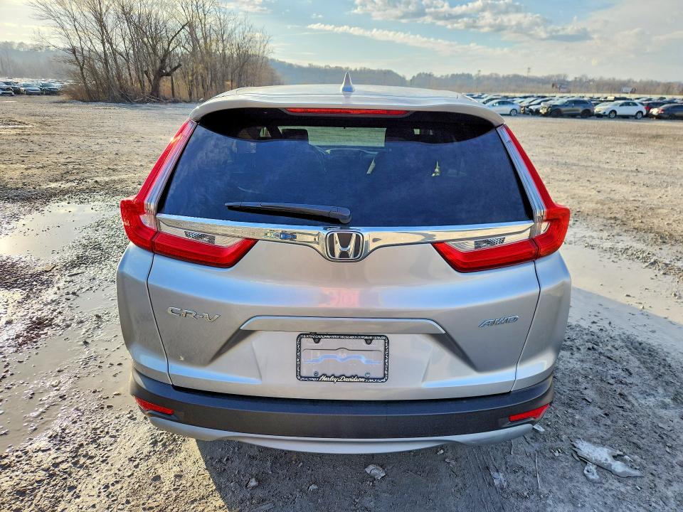 46841786 :رقم المزاد ، 7FARW2H55JE105366 vin ، 2018 Honda Cr-v مزاد بيع