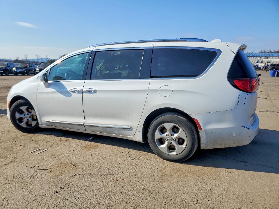 2017 Chrysler Pacifica მანქანა იყიდება აუქციონზე, vin: 2C4RC1EGXHR759668, აუქციონის ნომერი: 46553936
