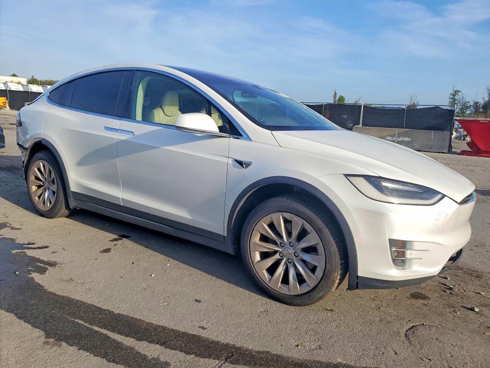 Продаж на аукціоні авто 2016 Tesla Model X, vin: 5YJXCBE2XGF027259, номер лоту: 48038026
