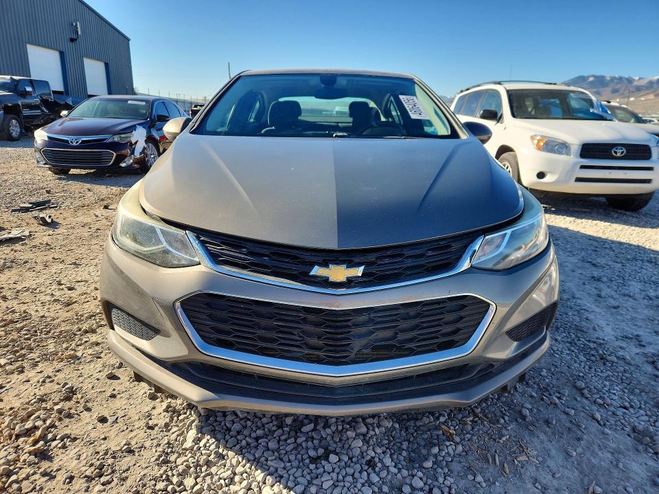 46064056 :رقم المزاد ، 1G1BE5SM4H7163057 vin ، 2017 Chevrolet Cruze مزاد بيع