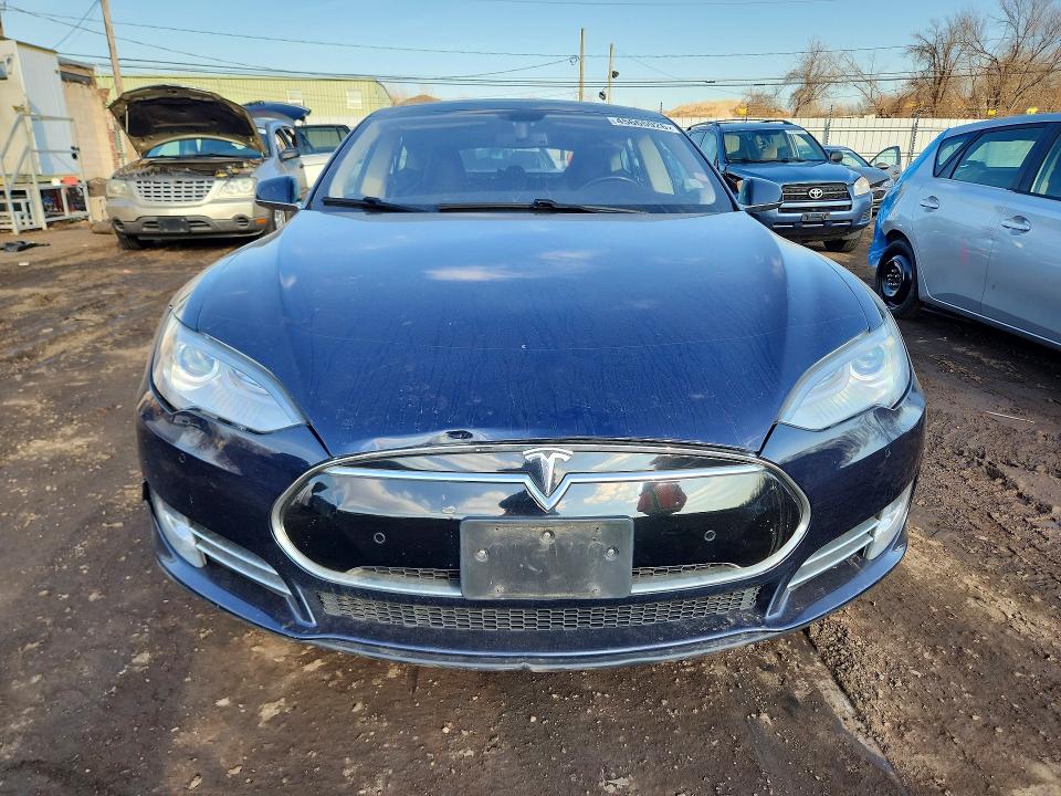 45665926 :رقم المزاد ، 5YJSA1CN4DFP26468 vin ، 2013 Tesla Model S مزاد بيع