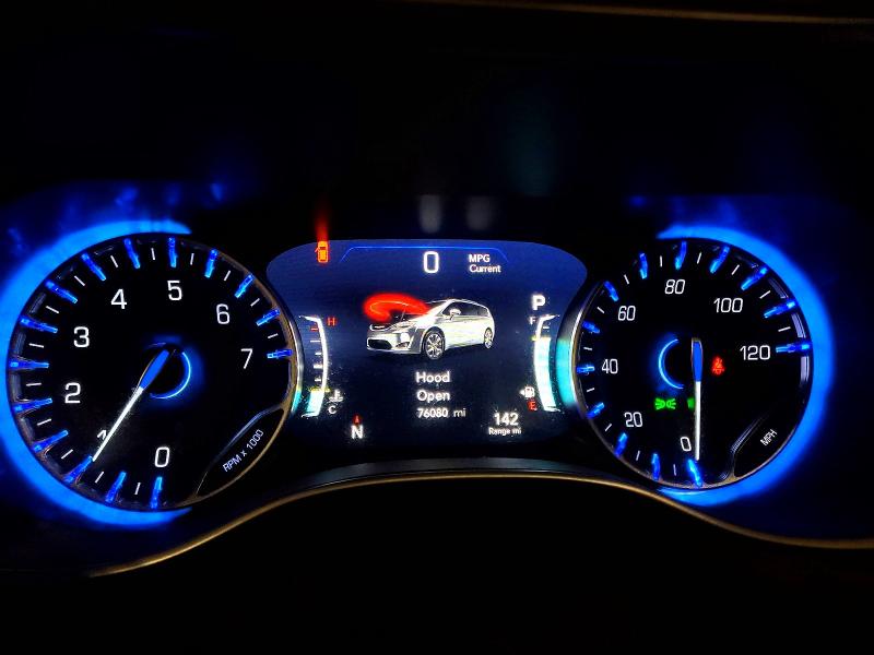 41889696 :رقم المزاد ، 2C4RC1EG8HR839843 vin ، 2017 Chrysler Pacifica مزاد بيع