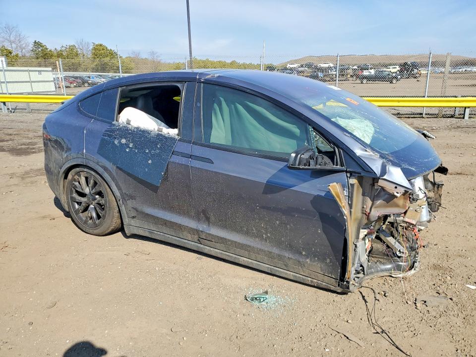 46887826 :رقم المزاد ، 7SAXCBE57PF370253 vin ، 2023 Tesla Model X مزاد بيع