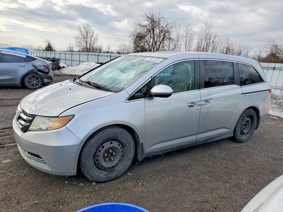 41805266 :رقم المزاد ، 5FNRL5H69FB509809 vin ، 2015 Honda Odyssey مزاد بيع