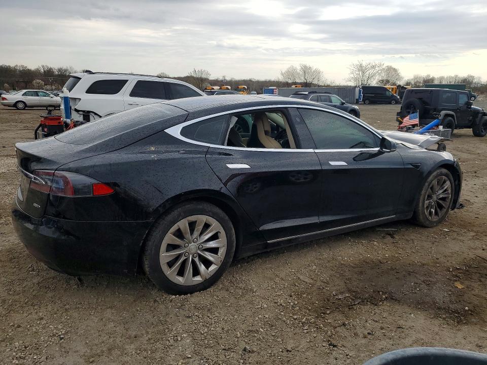 47944856 :رقم المزاد ، 5YJSA1E28HF190598 vin ، 2017 Tesla Model S مزاد بيع