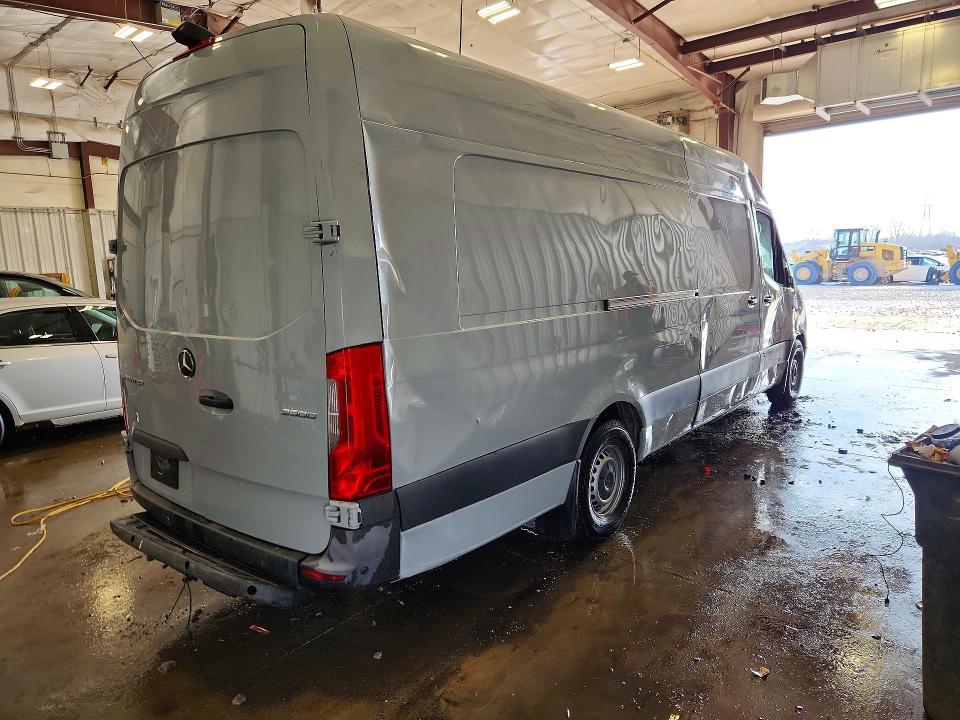 46544786 :رقم المزاد ، W1Y4EDHY9MT075932 vin ، 2021 Mercedes-benz Sprinter مزاد بيع