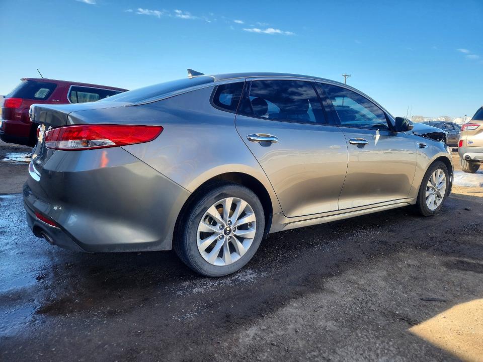2018 Kia Optima მანქანა იყიდება აუქციონზე, vin: 5XXGU4L30JG215202, აუქციონის ნომერი: 79216595