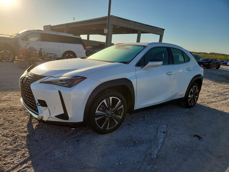 47312856 :رقم المزاد ، JTHP9JBHXM2045761 vin ، 2021 Lexus Ux 250h مزاد بيع