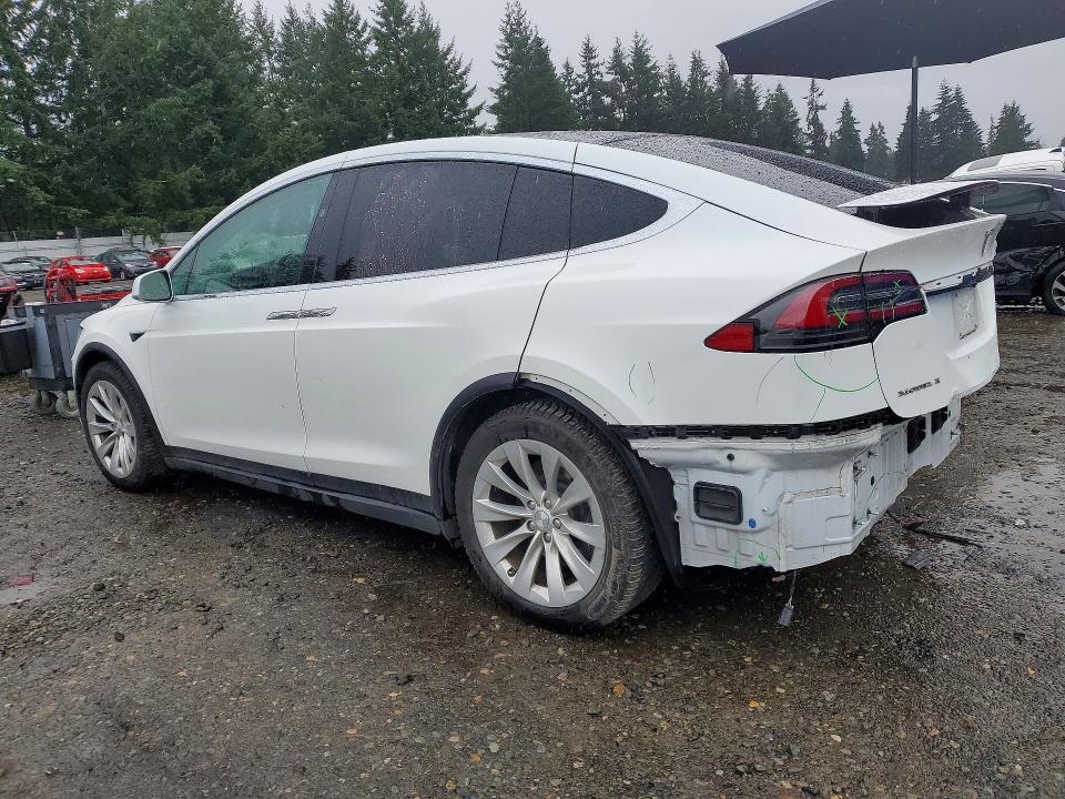 46353546 :رقم المزاد ، 5YJXCBE22JF141666 vin ، 2018 Tesla Model X مزاد بيع