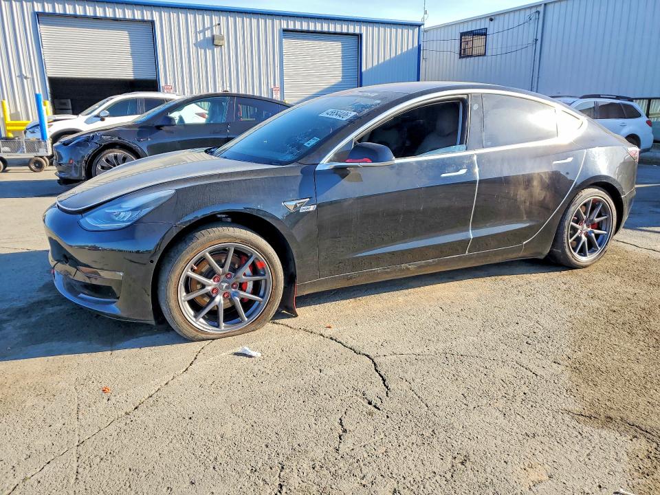 Продажа на аукционе авто 2018 Tesla Model 3, vin: 5YJ3E1EA9JF025441, номер лота: 45654406