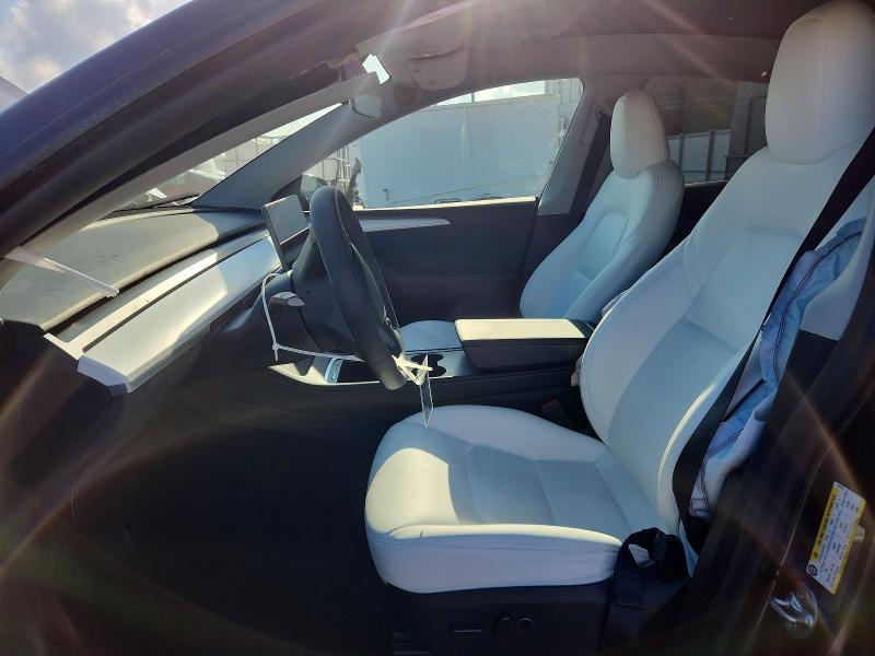 47504736 :رقم المزاد ، 7SAYGDED6SA374263 vin ، 2025 Tesla Model Y مزاد بيع