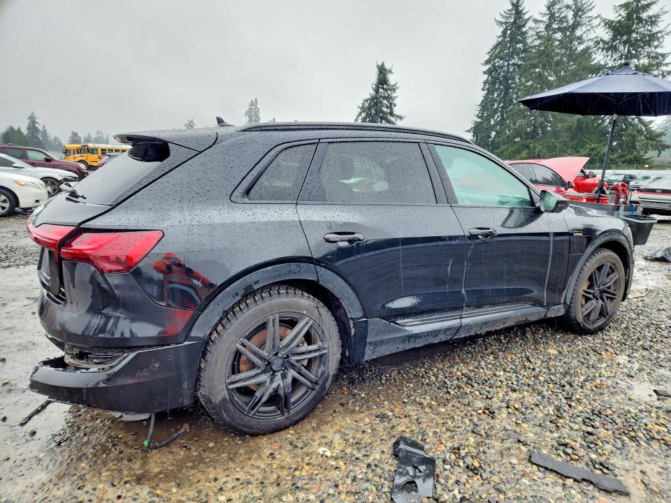 Продажа на аукционе авто 2021 Audi E-tron, vin: WA1AAAGEXMB021371, номер лота: 45570896