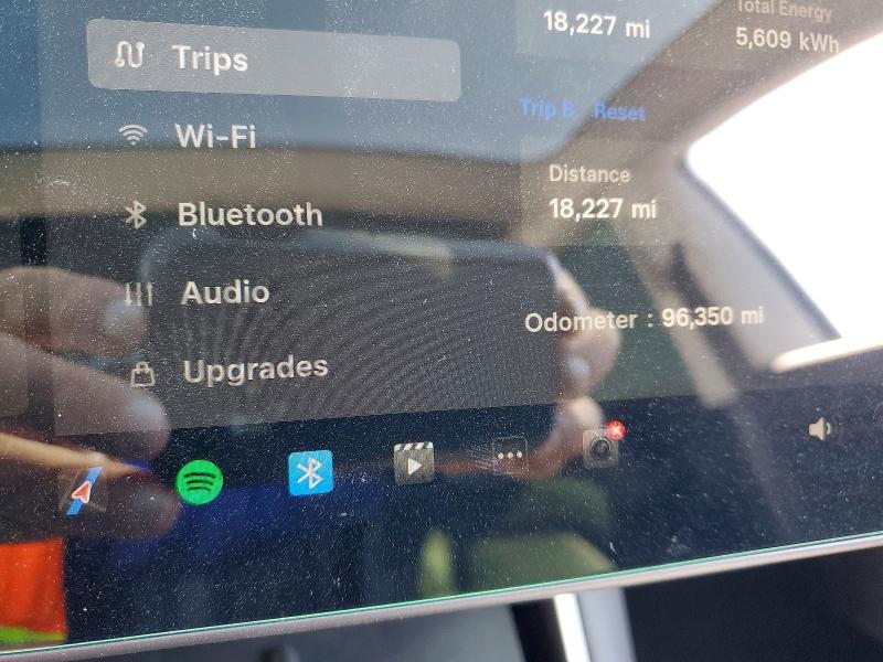42022736 :رقم المزاد ، 5YJ3E1EB5JF070689 vin ، 2018 Tesla Model 3 مزاد بيع