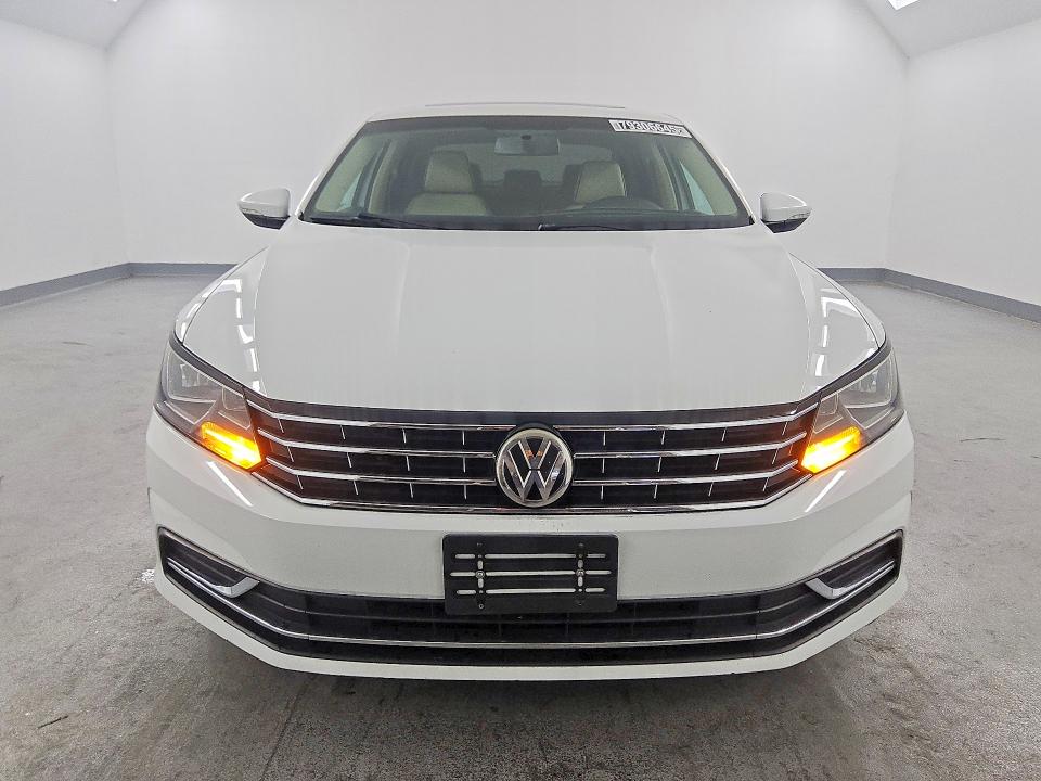 Продажа на аукционе авто 2016 Volkswagen Passat, vin: 1VWBT7A38GC010945, номер лота: 79306645