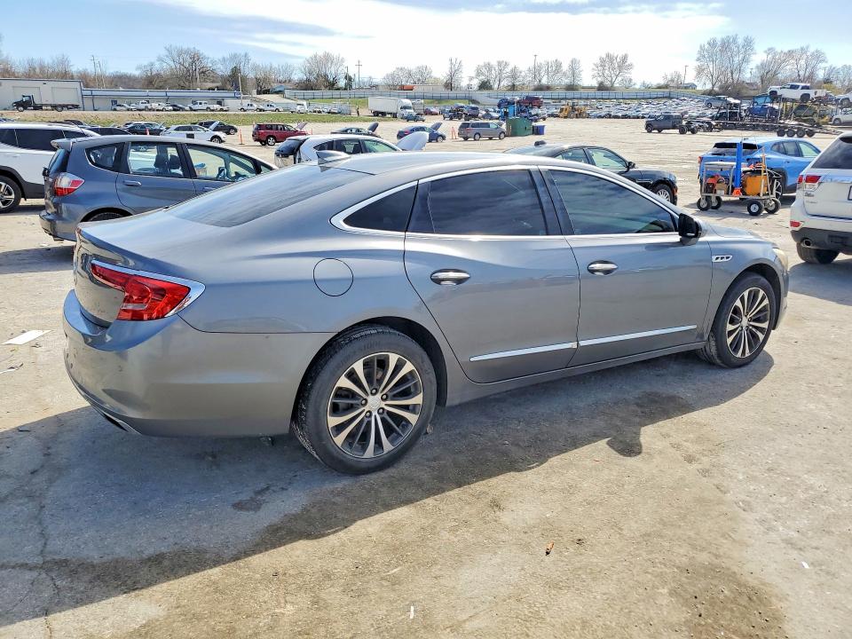 41792636 :رقم المزاد ، 1G4ZP5SSXJU108999 vin ، 2018 Buick Lacrosse مزاد بيع