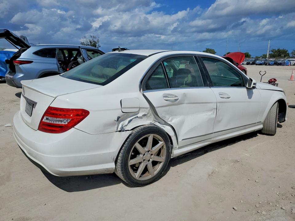 Продаж на аукціоні авто 2014 Mercedes-benz C, vin: WDDGF4HB7EA963561, номер лоту: 46090106