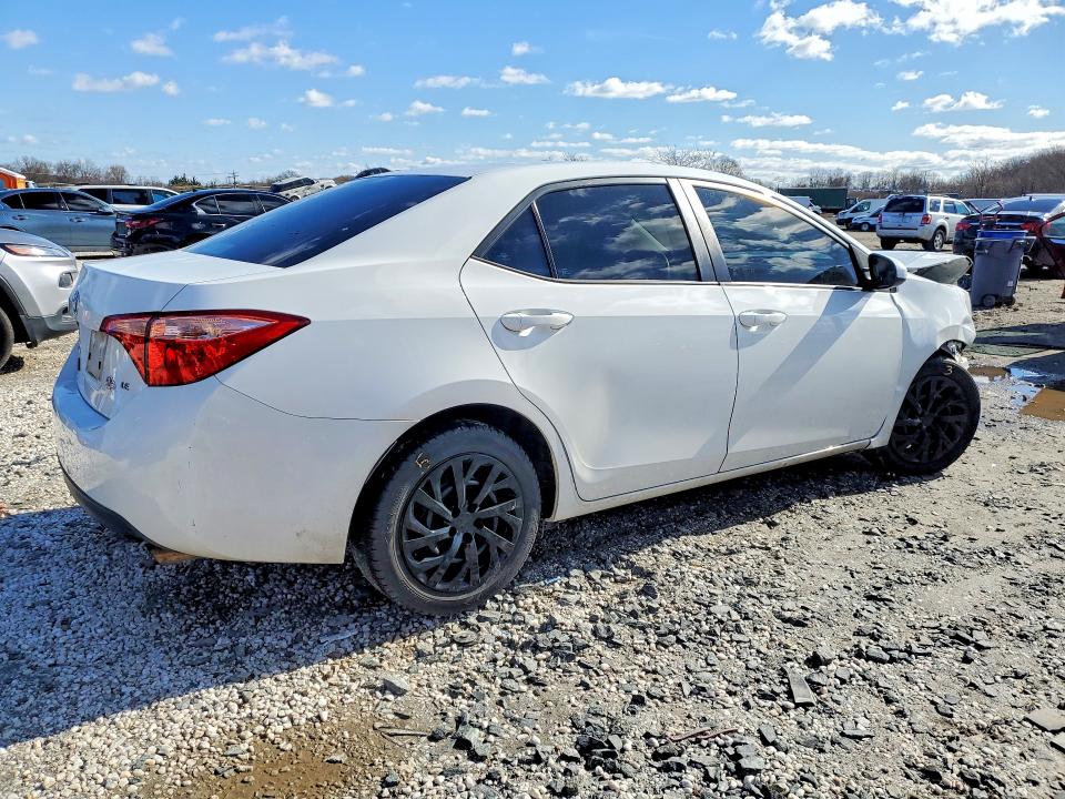 46047646 :رقم المزاد ، 5YFBURHE7JP837837 vin ، 2018 Toyota Corolla مزاد بيع