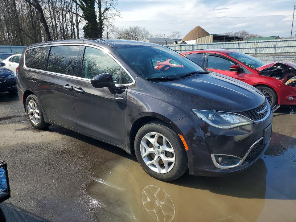 45763776 :رقم المزاد ، 2C4RC1BG9HR788471 vin ، 2017 Chrysler Pacifica مزاد بيع