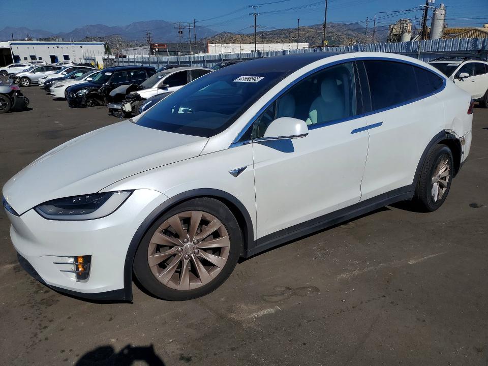 47656646 :رقم المزاد ، 5YJXCBE26LF272182 vin ، 2020 Tesla Model X مزاد بيع