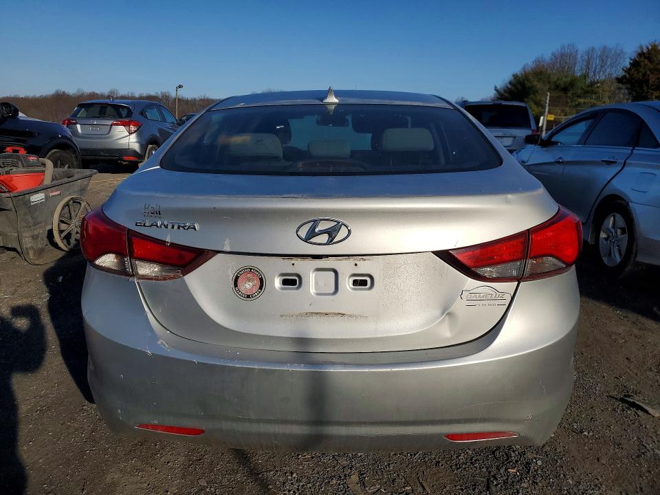 Продажа на аукционе авто 2015 Hyundai Elantra, vin: KMHDH4AE3FU261938, номер лота: 45454396