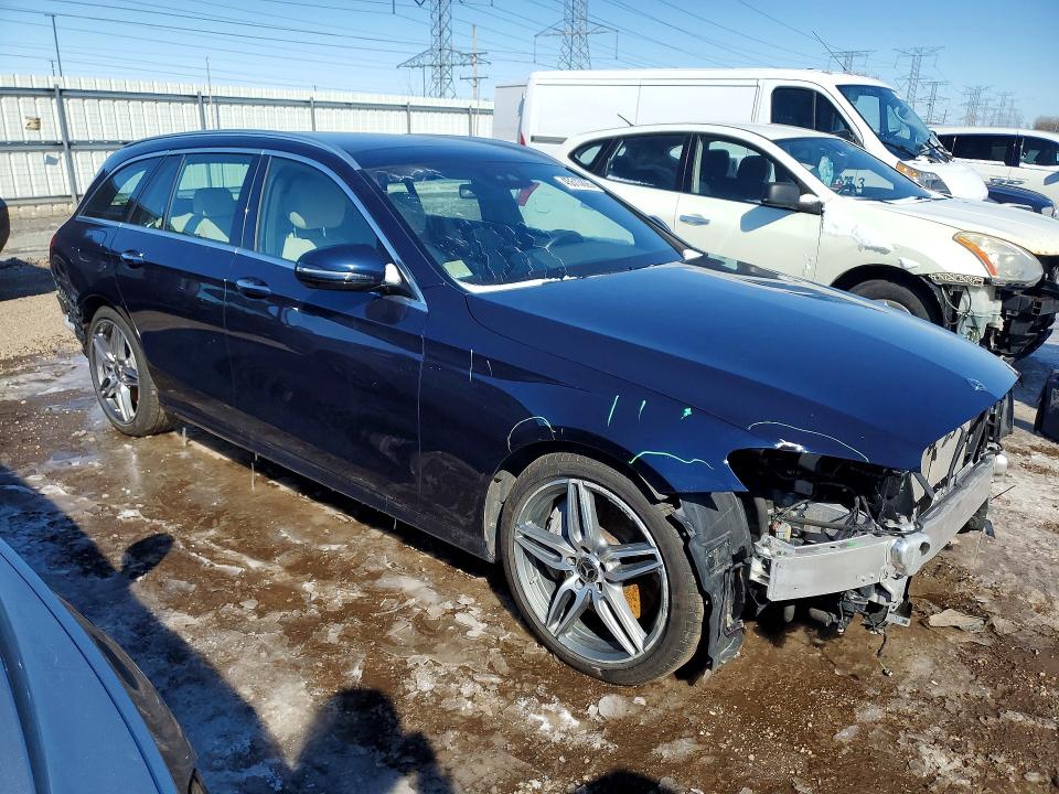 45513826 :رقم المزاد ، WDDZH6GB4JA412109 vin ، 2018 Mercedes-benz E مزاد بيع
