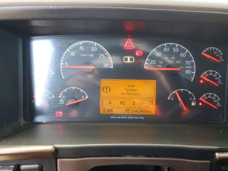 2017 Volvo Vnl მანქანა იყიდება აუქციონზე, vin: 4V4N99EH2HN975620, აუქციონის ნომერი: 45822096