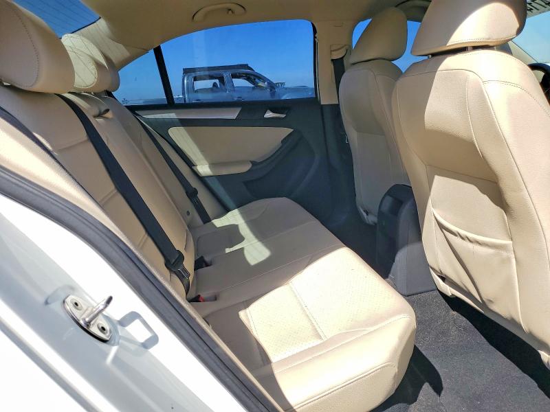 47141266 :رقم المزاد ، 3VWDB7AJ2HM255198 vin ، 2017 Volkswagen Jetta مزاد بيع