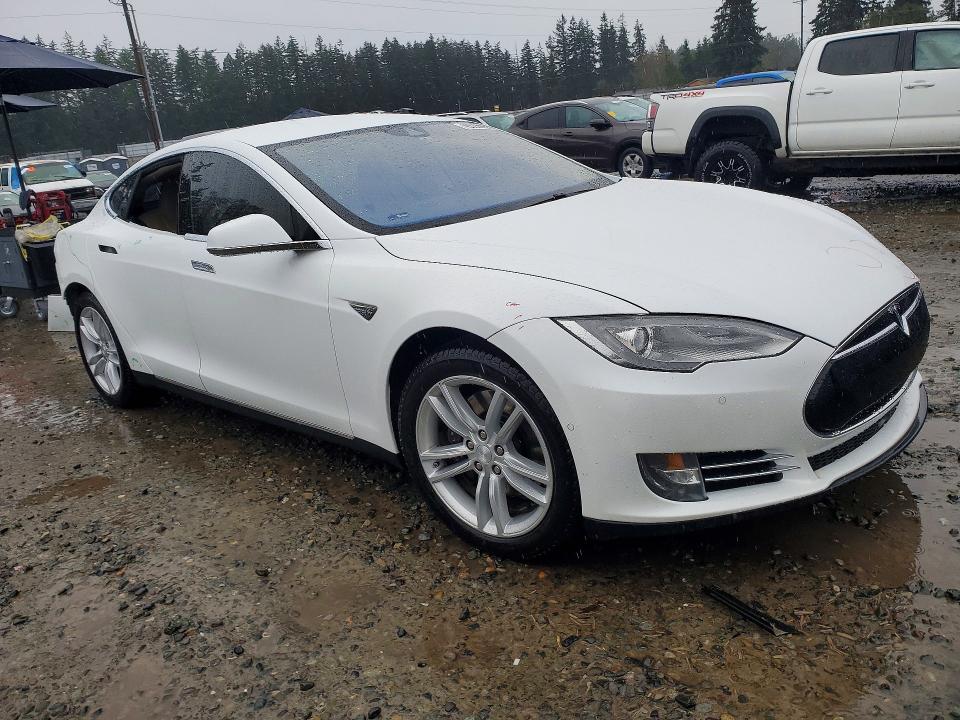 Продаж на аукціоні авто 2015 Tesla Model S, vin: 5YJSA1H19FFP75738, номер лоту: 46522996