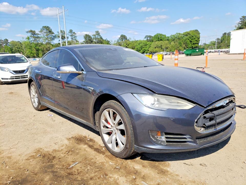47946436 :رقم المزاد ، 5YJSA1H46FF082264 vin ، 2015 Tesla Model S مزاد بيع