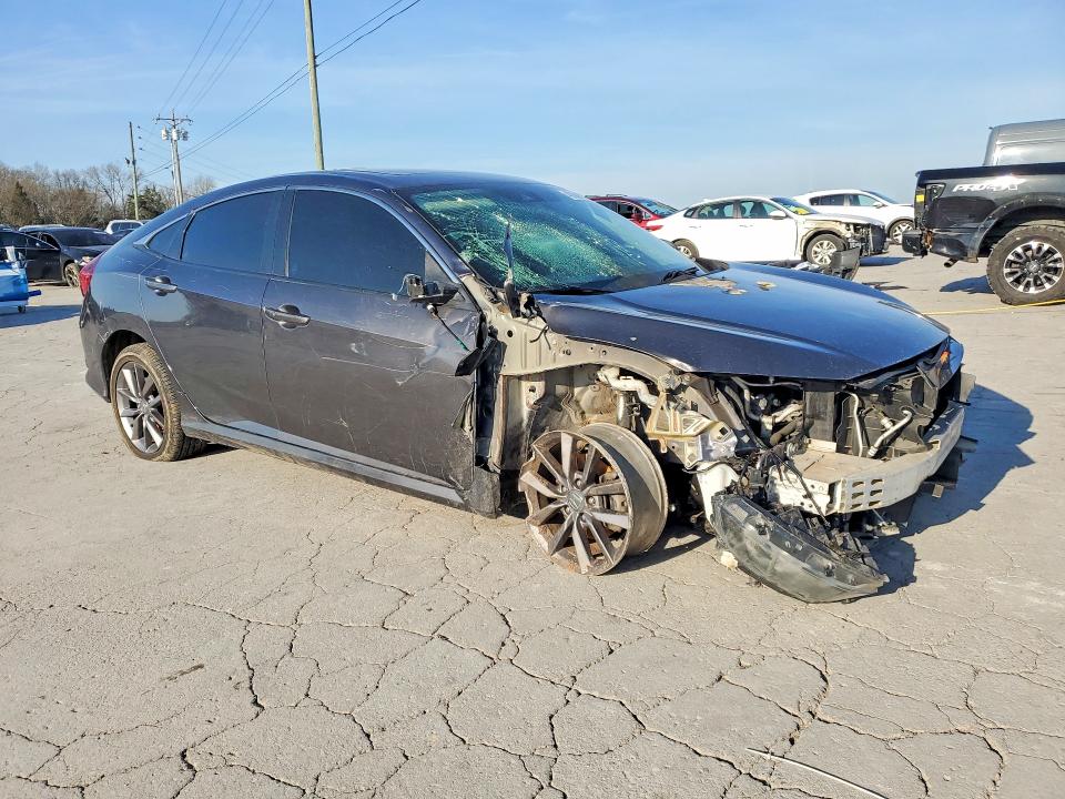 47086826 :رقم المزاد ، 2HGFC2F8XJH576364 vin ، 2018 Honda Civic مزاد بيع