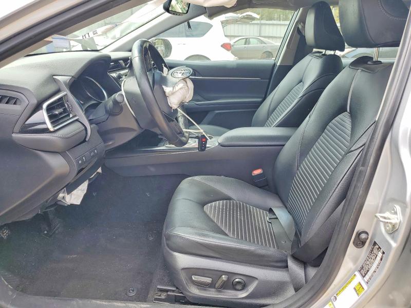 48111126 :رقم المزاد ، 4T1B11HK8JU595171 vin ، 2018 Toyota Camry مزاد بيع