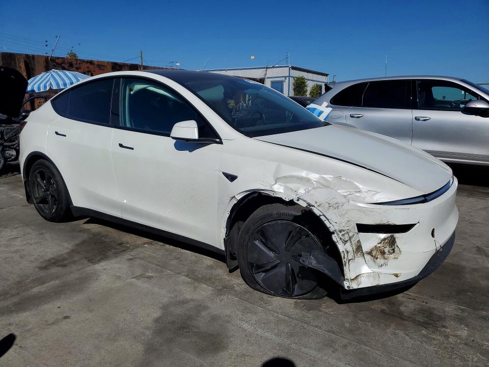 46723296 :رقم المزاد ، 7SAYGDED0TF411649 vin ، 2026 Tesla Y مزاد بيع