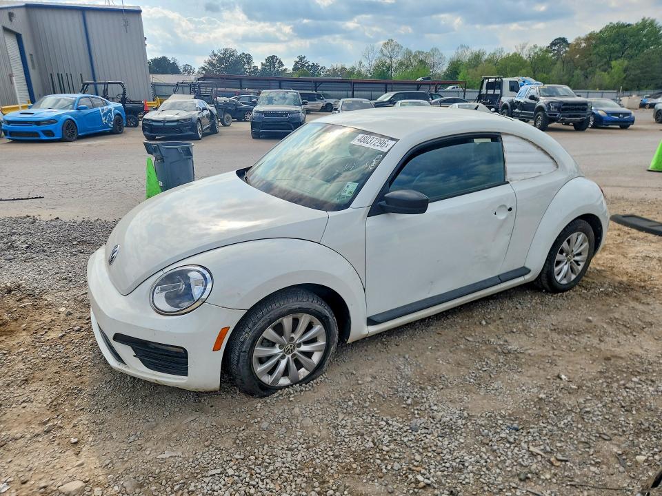 48037296 :رقم المزاد ، 3VWF17ATXHM625973 vin ، 2017 Volkswagen Beetle مزاد بيع