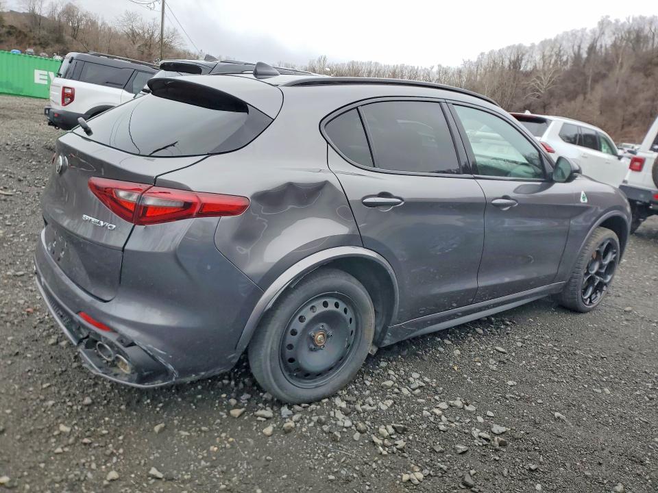 46019956 :رقم المزاد ، ZASPAKEV8P7D67930 vin ، 2023 Alfa Romeo Stelvio مزاد بيع