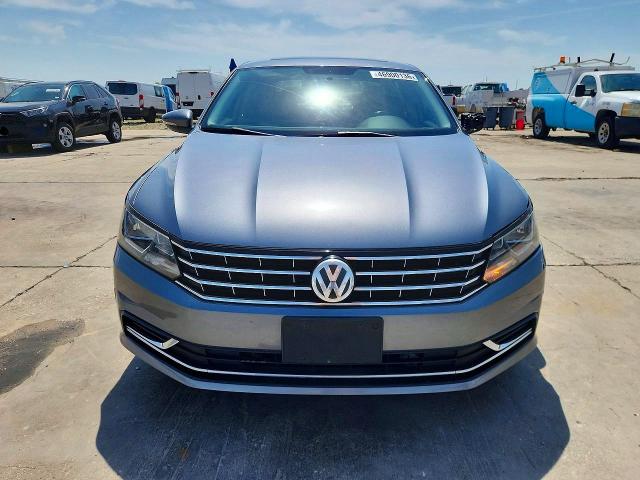 46900136 :رقم المزاد ، 1VWBT7A39HC003326 vin ، 2017 Volkswagen Passat مزاد بيع