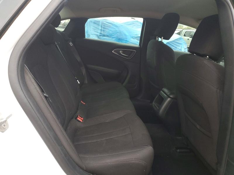 47042746 :رقم المزاد ، 1C3CCCAB4FN548928 vin ، 2015 Chrysler 200 مزاد بيع