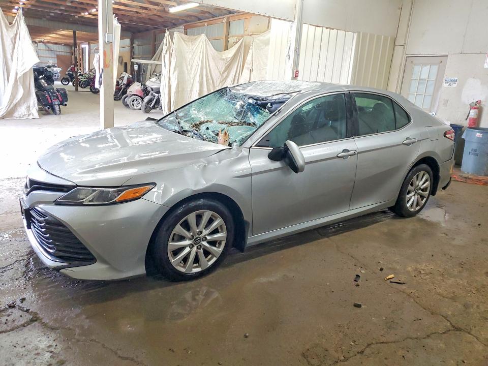 2018 Toyota Camry მანქანა იყიდება აუქციონზე, vin: 4T1B11HK5JU621385, აუქციონის ნომერი: 46488546