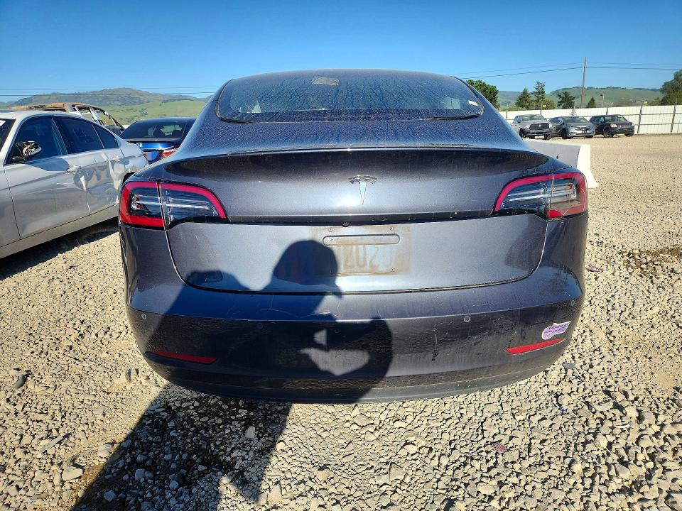 79314405 :رقم المزاد ، 5YJ3E1EA7JF154858 vin ، 2018 Tesla Model 3 مزاد بيع