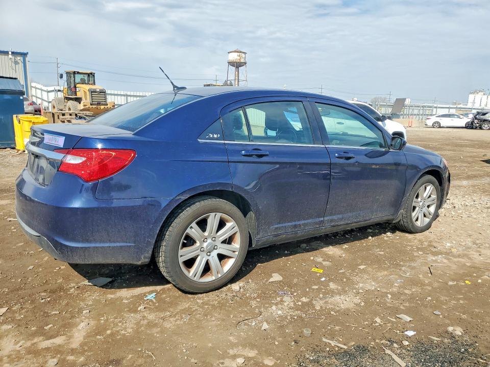 47573486 :رقم المزاد ، 1C3CCBBB6DN542814 vin ، 2013 Chrysler 200 مزاد بيع