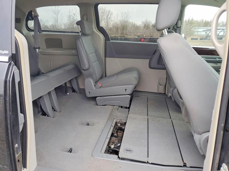 46915506 :رقم المزاد ، 2A4RR5D17AR113331 vin ، 2010 Chrysler Town & Country مزاد بيع