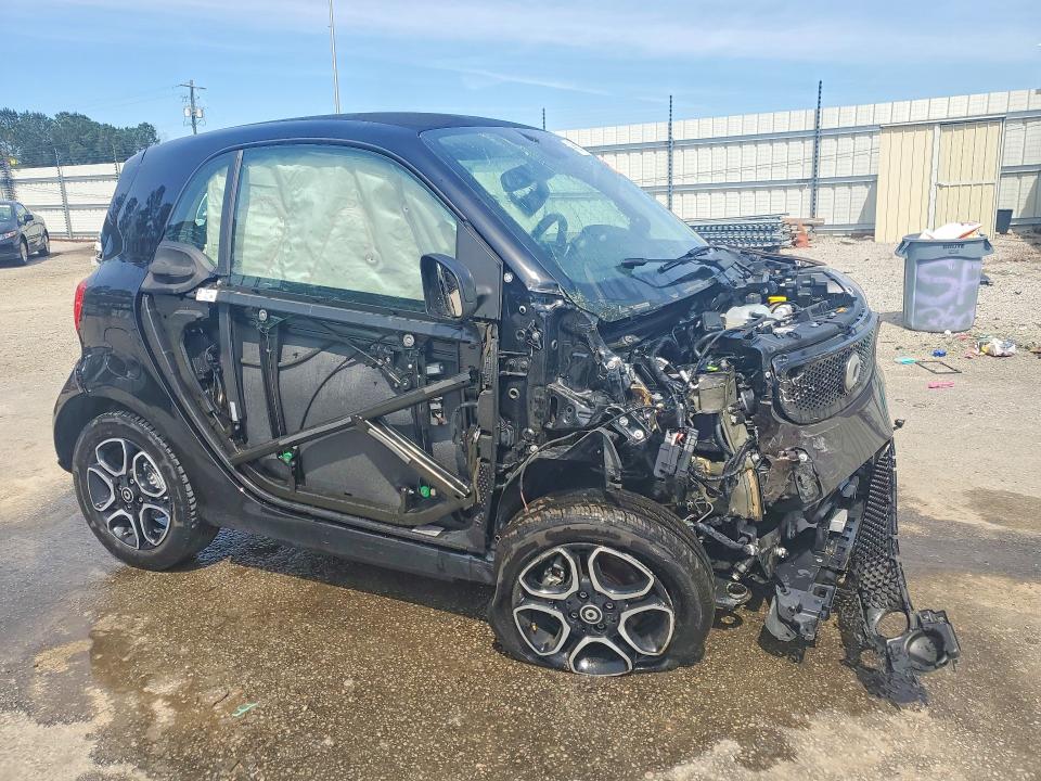 2018 Smart Fortwo მანქანა იყიდება აუქციონზე, vin: WMEFJ9BA4JK315585, აუქციონის ნომერი: 46611476