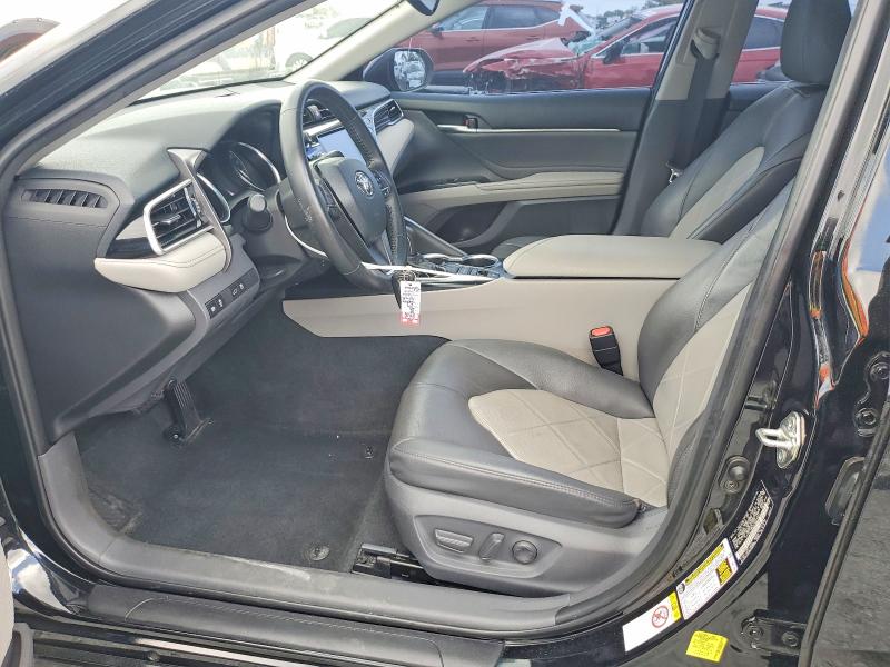 45548166 :رقم المزاد ، 4T1B11HK9JU034820 vin ، 2018 Toyota Camry مزاد بيع