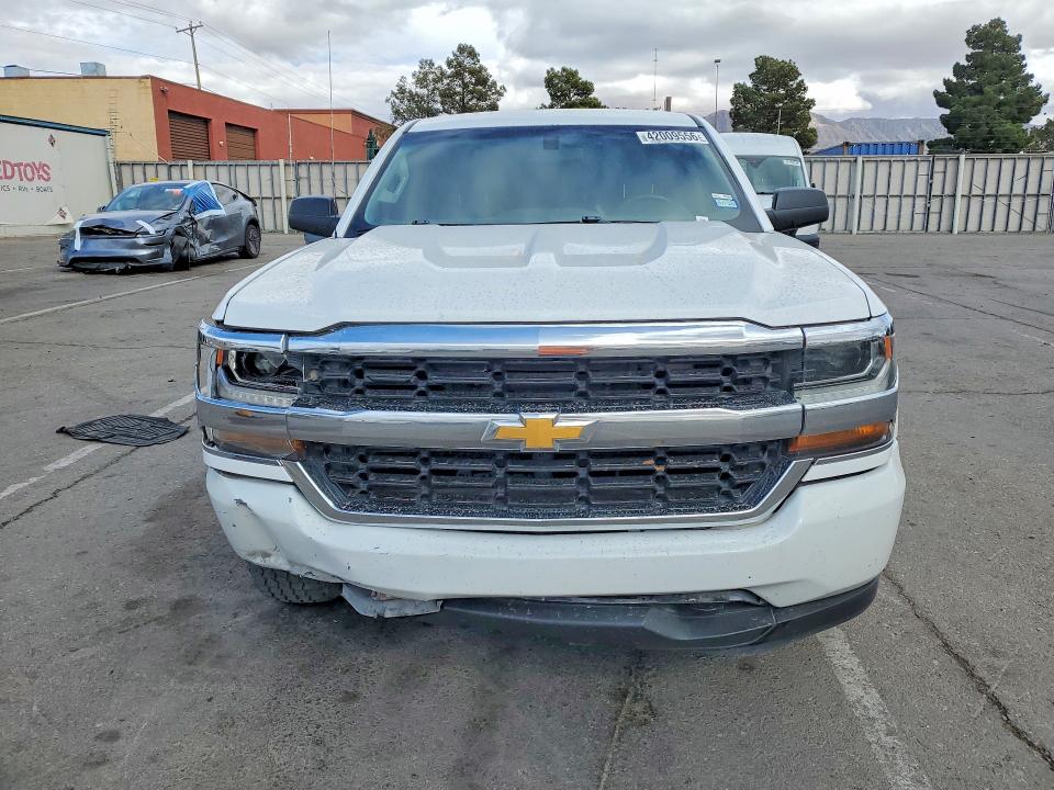 42009556 :رقم المزاد ، 3GCUKNECXJG540495 vin ، 2018 Chevrolet Silverado مزاد بيع