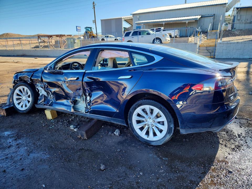 41800406 :رقم المزاد ، 5YJSA1DP0DFP06878 vin ، 2013 Tesla Model S مزاد بيع