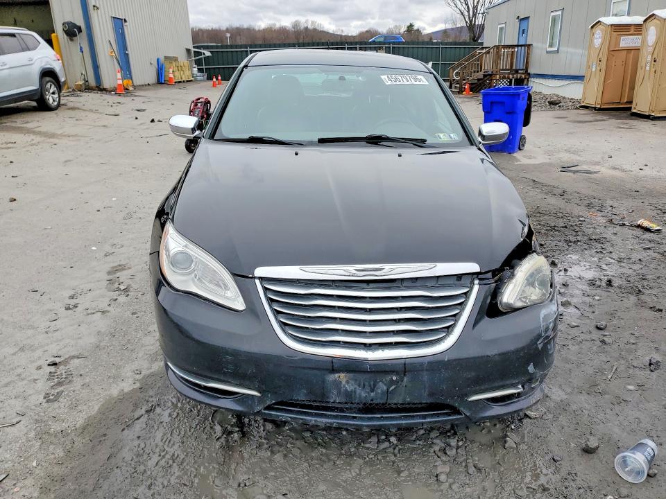 45679796 :رقم المزاد ، 1C3CCBCG3DN738557 vin ، 2013 Chrysler 200 مزاد بيع