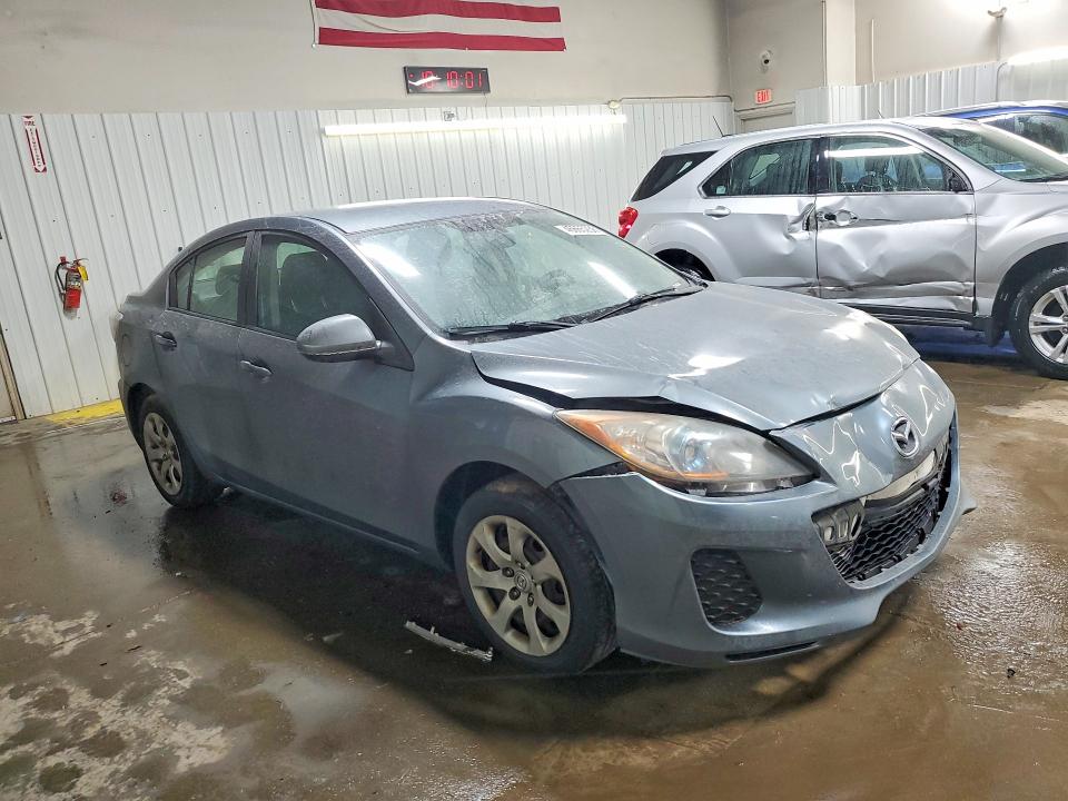 46665236 :رقم المزاد ، JM1BL1U70D1702350 vin ، 2013 Mazda 3 مزاد بيع